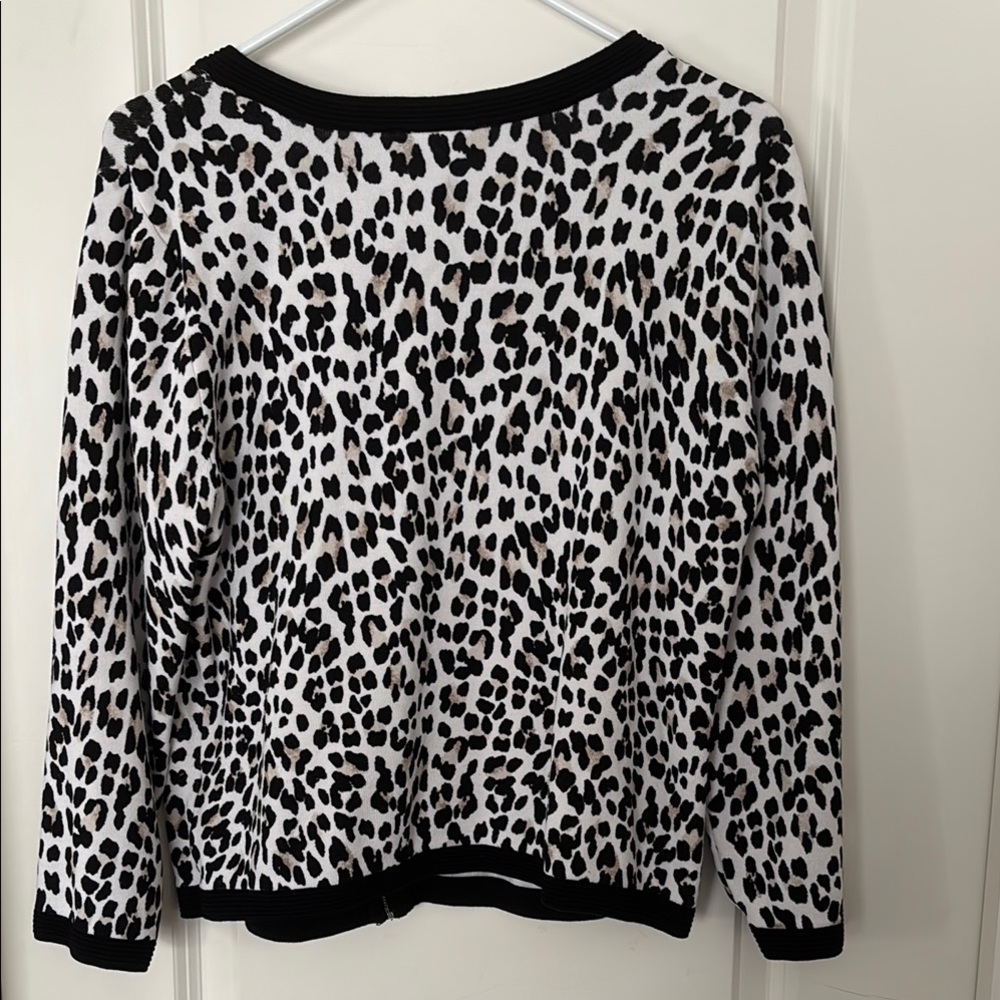 Chic Leopard Print Cardigan - Picture 2 of 16